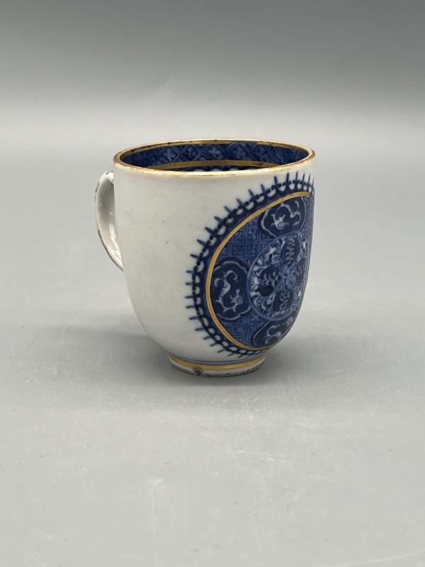 古玩陶瓷清雍正乾隆青花徽章瓷把杯拍賣,當前價格990元