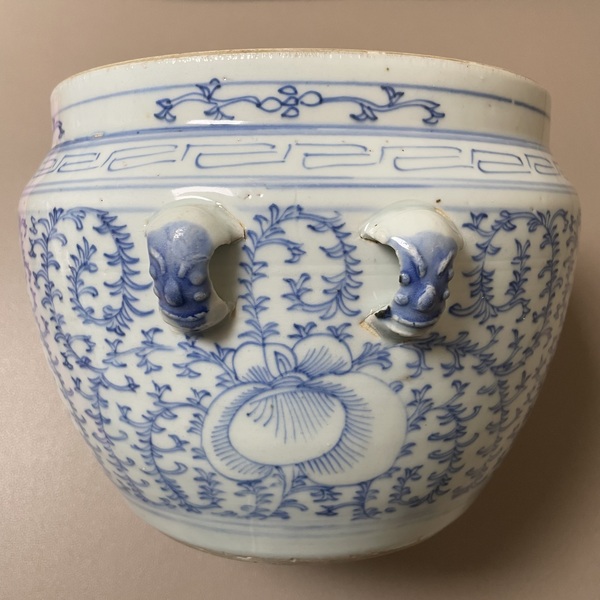 古玩陶瓷嘉慶清中時(shí)期景德鎮(zhèn)窯青花四系粥罐拍賣,當(dāng)前價(jià)格299元