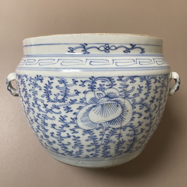 古玩陶瓷嘉慶清中時(shí)期景德鎮(zhèn)窯青花四系粥罐拍賣,當(dāng)前價(jià)格299元