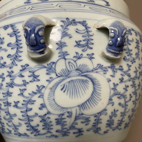 古玩陶瓷嘉慶清中時(shí)期景德鎮(zhèn)窯青花四系粥罐拍賣,當(dāng)前價(jià)格299元