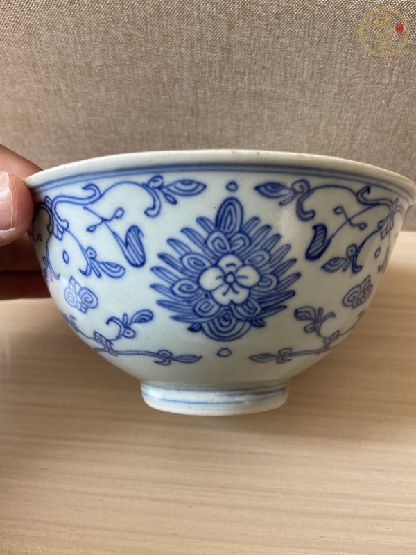 古玩陶瓷青花纏枝蓮紋碗真品鑒賞圖