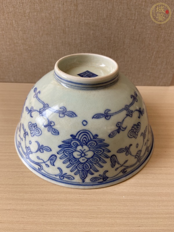 古玩陶瓷青花纏枝蓮紋碗真品鑒賞圖