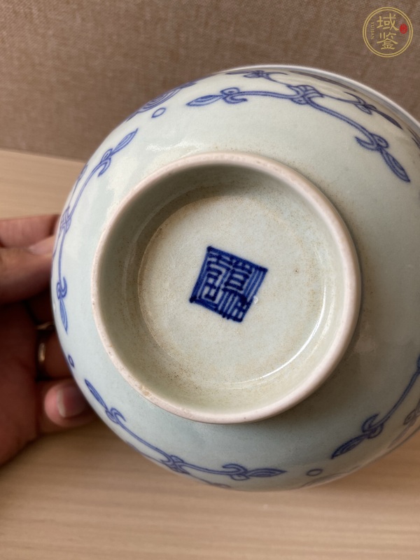 古玩陶瓷青花纏枝蓮紋碗真品鑒賞圖