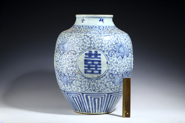 古玩陶瓷清中期·青花纏枝喜字紋大罐拍賣，當(dāng)前價(jià)格0元
