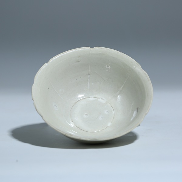古玩陶瓷宋代定窯白釉盞拍賣(mài),當(dāng)前價(jià)格3650元