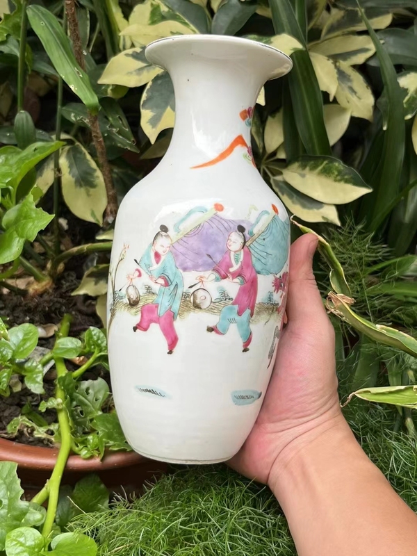 古玩陶瓷粉彩麒麟送子圖撇口瓶拍賣,當前價格6500元
