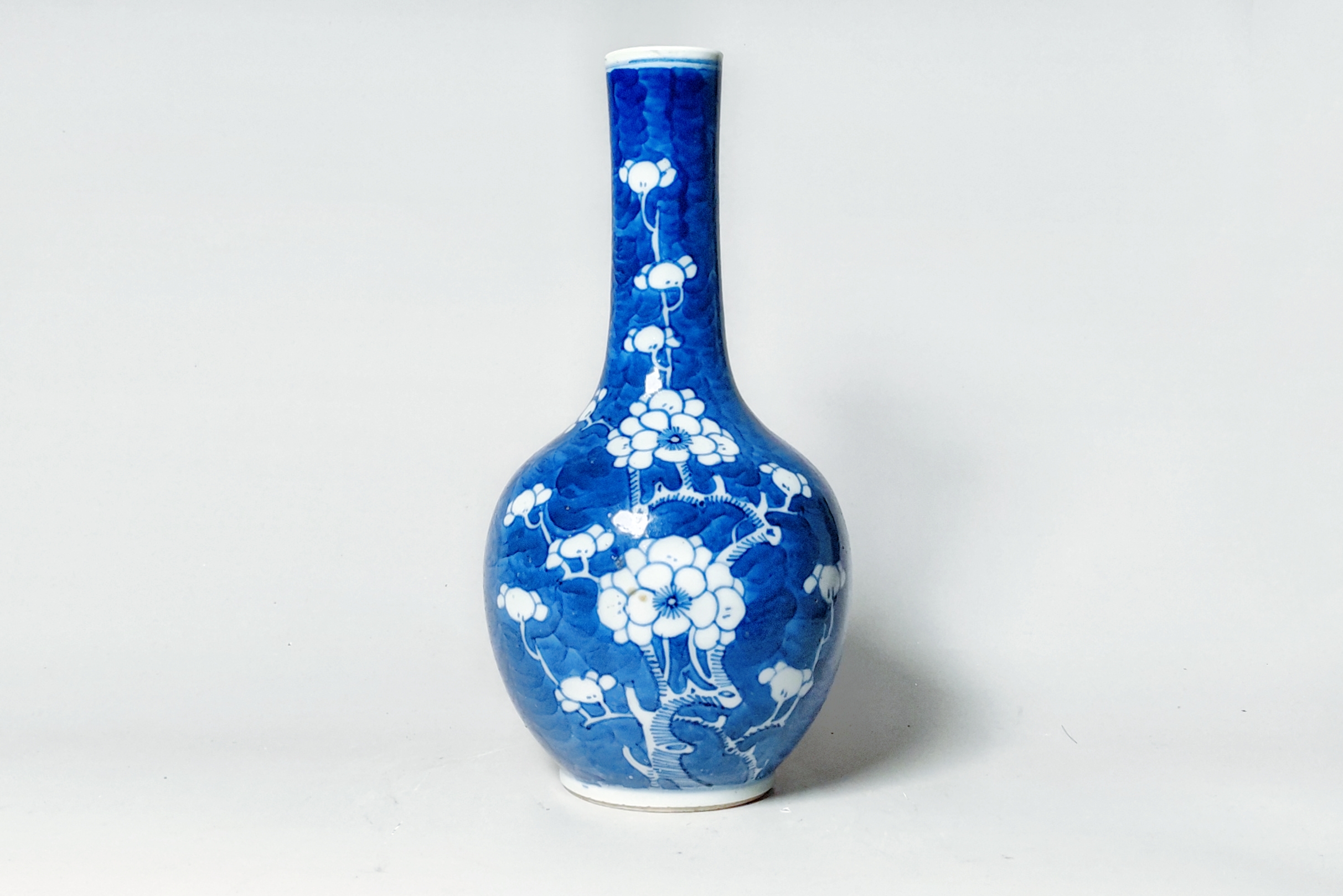 景徳鎮製 染付 梅花紋花瓶 青花磁 共箱 時代物 手描き 中国骨董