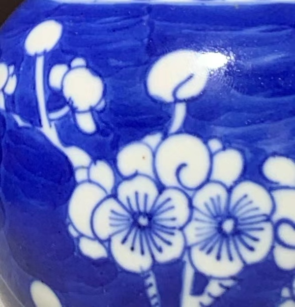 古玩陶瓷青花留白冰梅圖蓋罐拍賣,當前價格2000元