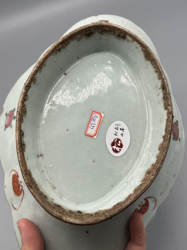 古玩陶瓷廣東文物公司80年代庫出 清同治粉彩荷塘翠鳥海棠盤拍賣,當前價格891元