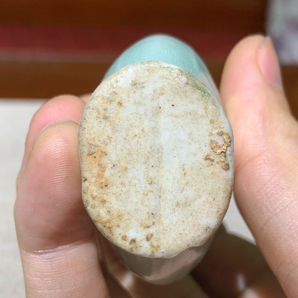 古玩陶瓷冬青釉印花小瓶拍賣,當前價格2300元