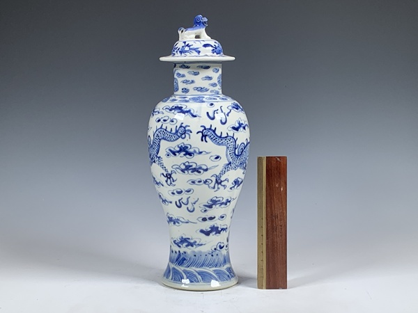 古玩陶瓷清晚期·青花雙龍戲珠紋蓋瓶拍賣,當前價格5880元