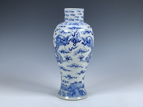 古玩陶瓷清晚期·青花雙龍戲珠紋蓋瓶拍賣,當前價格5880元