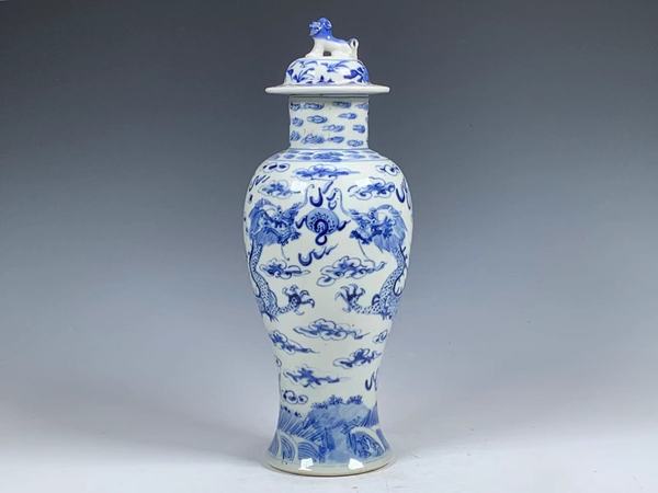 古玩陶瓷清晚期·青花雙龍戲珠紋蓋瓶拍賣,當前價格5880元