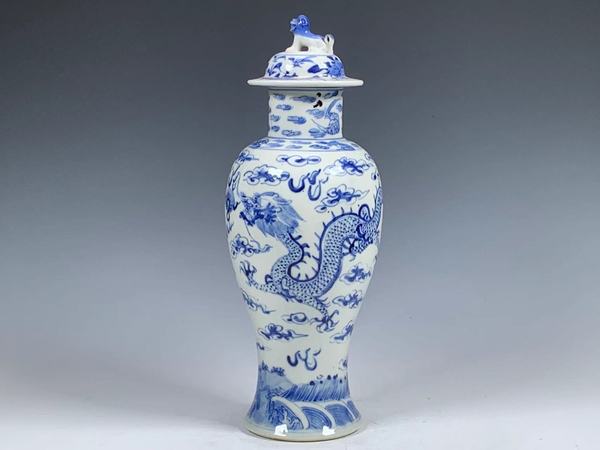 古玩陶瓷清晚期·青花雙龍戲珠紋蓋瓶拍賣,當前價格5880元