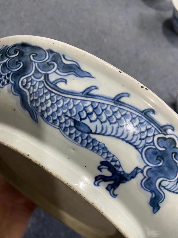 古玩陶瓷清雍正過墻龍紋青花盤拍賣,當前價格8500元