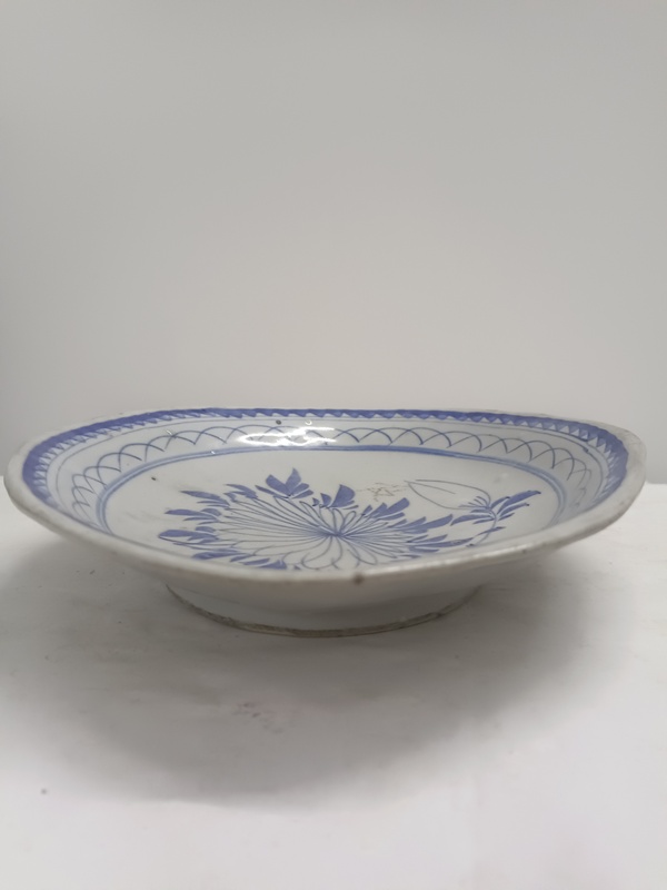 古玩陶瓷民國(guó)花卉紋盤拍賣,當(dāng)前價(jià)格80元