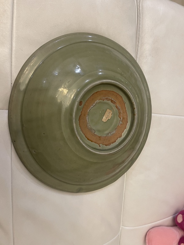 古玩陶瓷元末明初 龍泉窯花卉紋折沿大盤(pán)拍賣(mài),當(dāng)前價(jià)格18500元