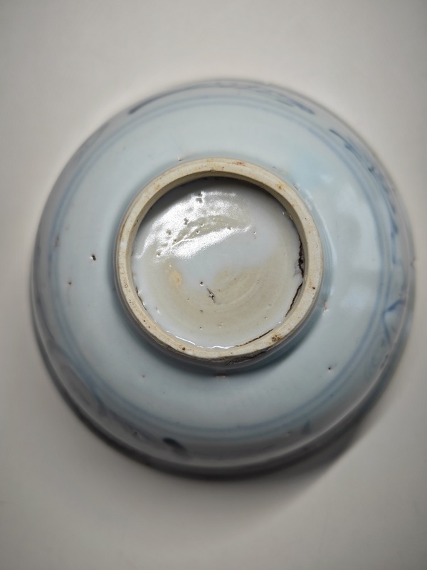 古玩陶瓷明早期青花菊花蘭草云氣紋碗拍賣,當前價格2345元