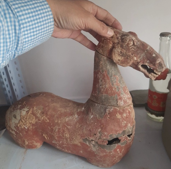 古玩陶瓷陶馬俑拍賣,當(dāng)前價(jià)格12000元