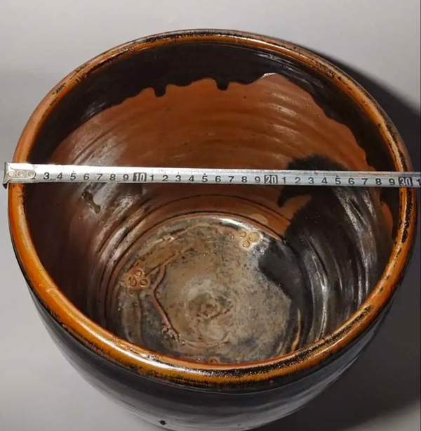 古玩陶瓷精美請早期黑褐釉大畫缸拍賣,當前價格388元