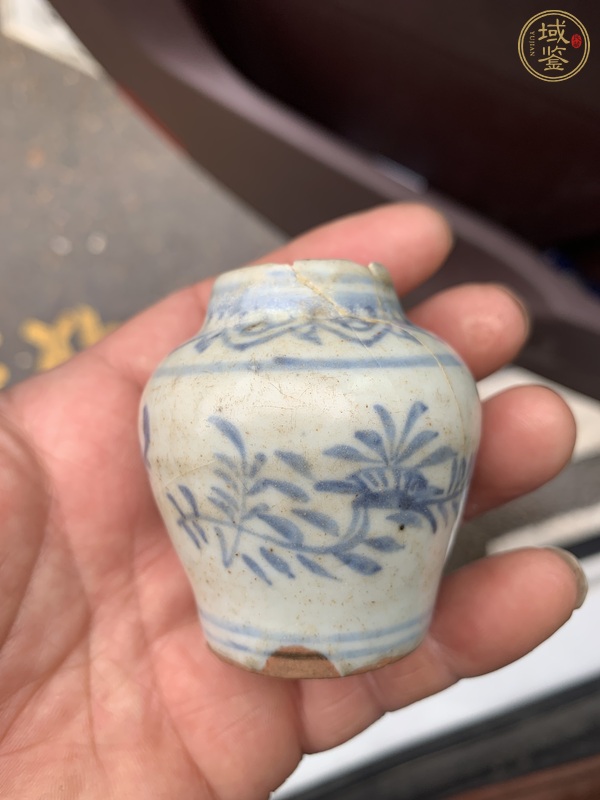 古玩陶瓷花卉紋青花罐真品鑒賞圖