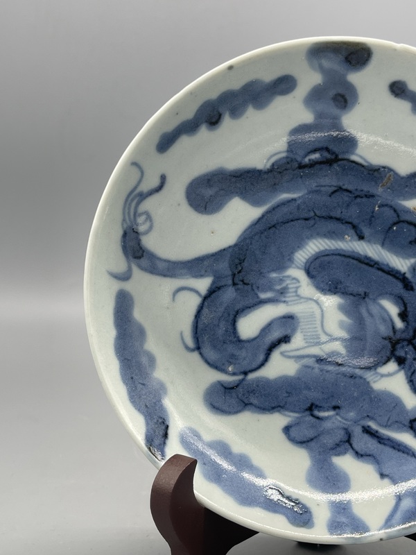 古玩陶瓷清雍正過墻龍紋青花盤拍賣,當前價格693元