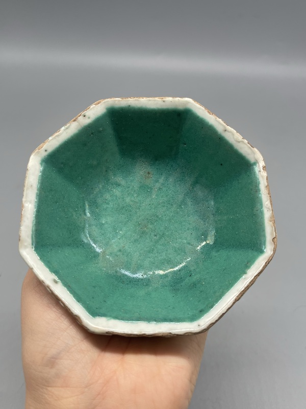 古玩陶瓷晚清松石綠地粉彩花卉八方茶盞拍賣，當(dāng)前價格665元