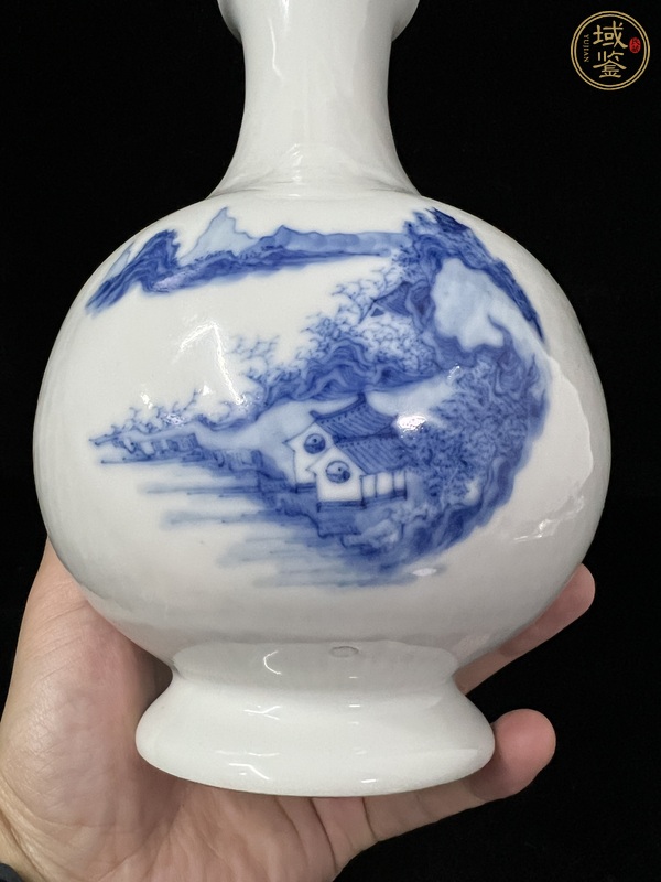 古玩陶瓷白釉暗刻開窗山水紋蒜頭瓶真品鑒賞圖