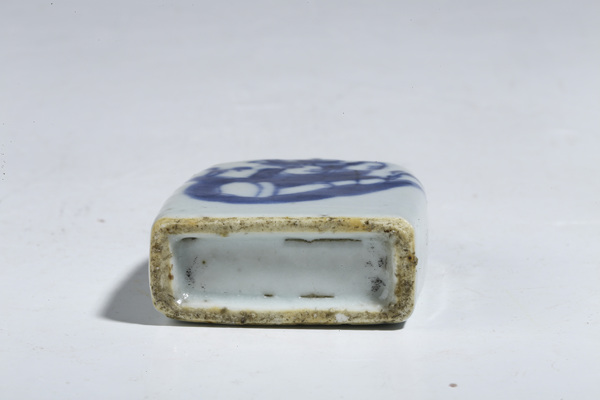 古玩陶瓷晚清·青花合和二仙人物紋鼻煙壺拍賣,當(dāng)前價(jià)格2200元