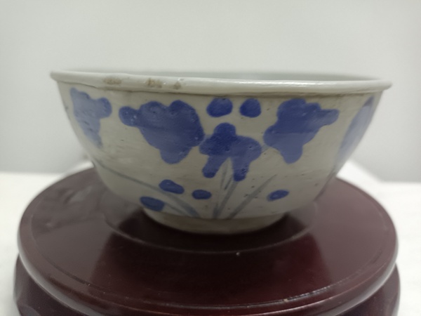 古玩陶瓷青花花卉紋唇口碗拍賣(mài),當(dāng)前價(jià)格150元