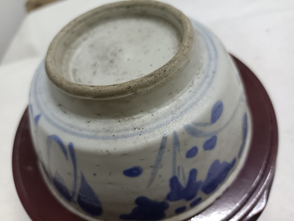 古玩陶瓷青花花卉紋唇口碗拍賣(mài),當(dāng)前價(jià)格150元
