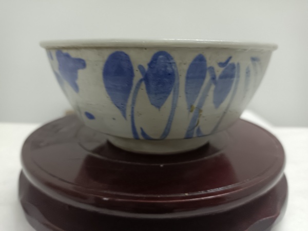 古玩陶瓷青花花卉紋唇口碗拍賣(mài),當(dāng)前價(jià)格150元