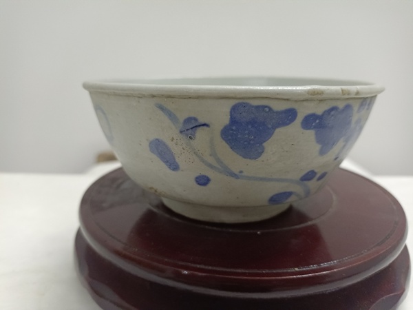 古玩陶瓷青花花卉紋唇口碗拍賣(mài),當(dāng)前價(jià)格150元