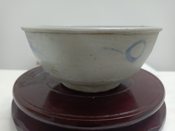 古玩陶瓷青花花卉紋唇口碗拍賣(mài),當(dāng)前價(jià)格150元