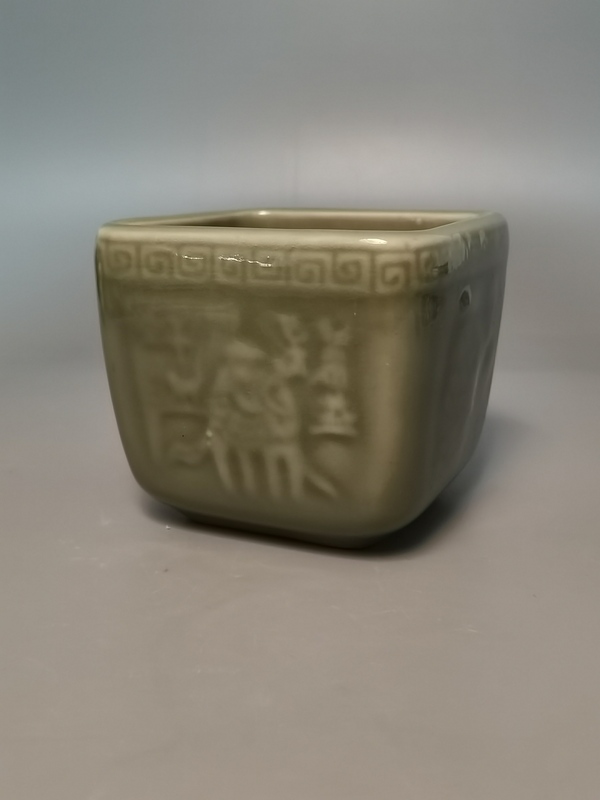 古玩陶瓷【四方豆青香爐】民國豆青釉印花四方爐拍賣,當前價格520元