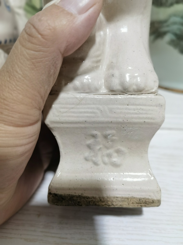 古玩陶瓷青花獅子擺件拍賣，當(dāng)前價(jià)格1800元