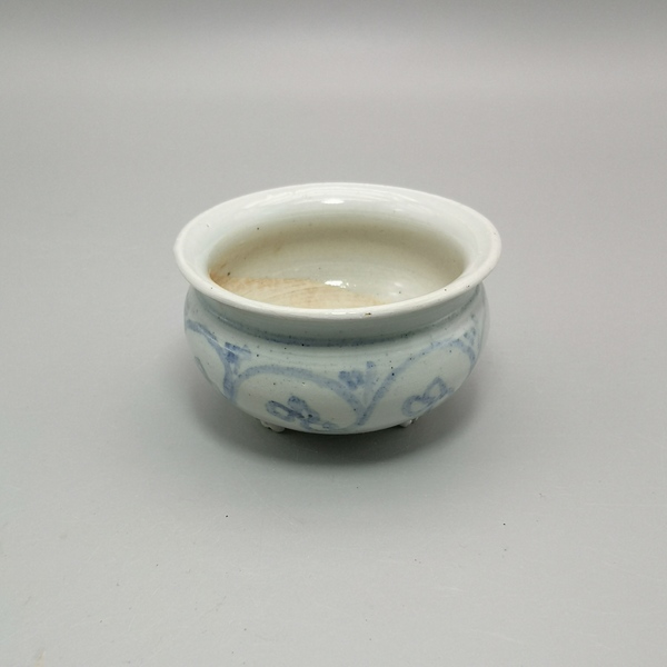 古玩陶瓷明代花卉紋青花爐拍賣(mài)，當(dāng)前價(jià)格1980元