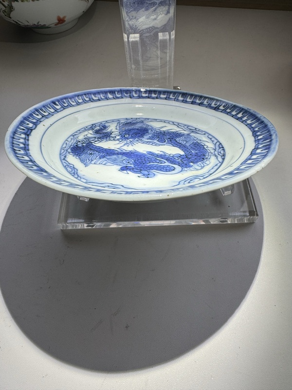 古玩陶瓷明萬歷·青花翼龍紋折沿盤拍賣,當前價格4500元