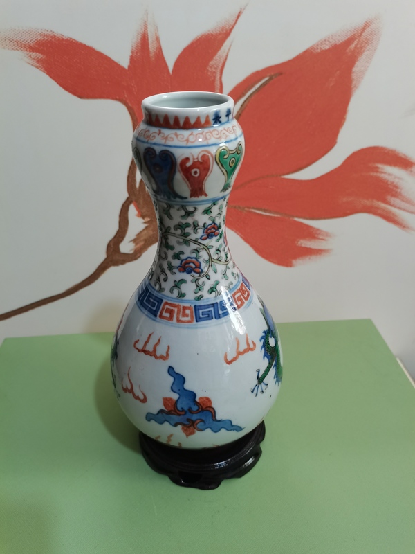 古玩陶瓷青花加彩云龍紋蒜頭瓶拍賣,當前價格12880元