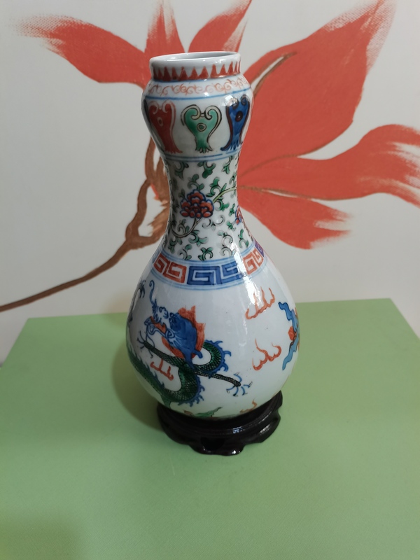 古玩陶瓷青花加彩云龍紋蒜頭瓶拍賣,當(dāng)前價(jià)格12880元