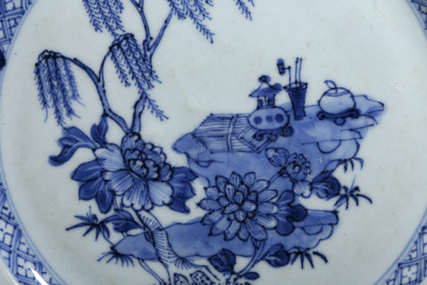 古玩陶瓷清康熙·青花柳樹牡丹博古紋折沿盤拍賣,當前價格1700元