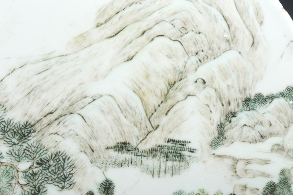 古玩陶瓷民國·粉彩山水圖圓形瓷版拍賣,當(dāng)前價格8888元