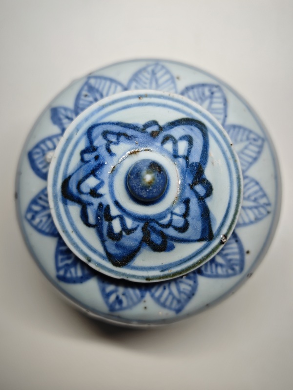 古玩陶瓷明中期青花纏枝花卉紋蓋罐拍賣,當前價格4567元
