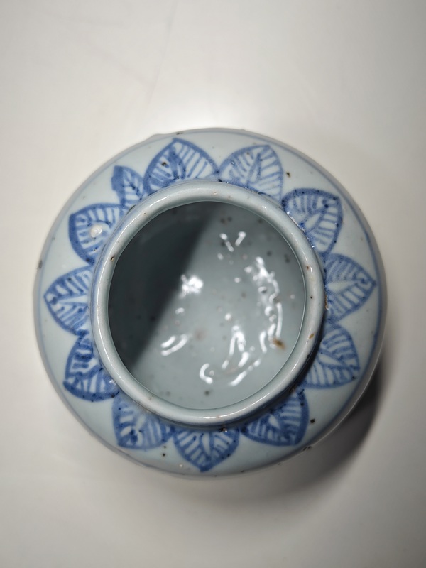 古玩陶瓷明中期青花纏枝花卉紋蓋罐拍賣,當前價格4567元