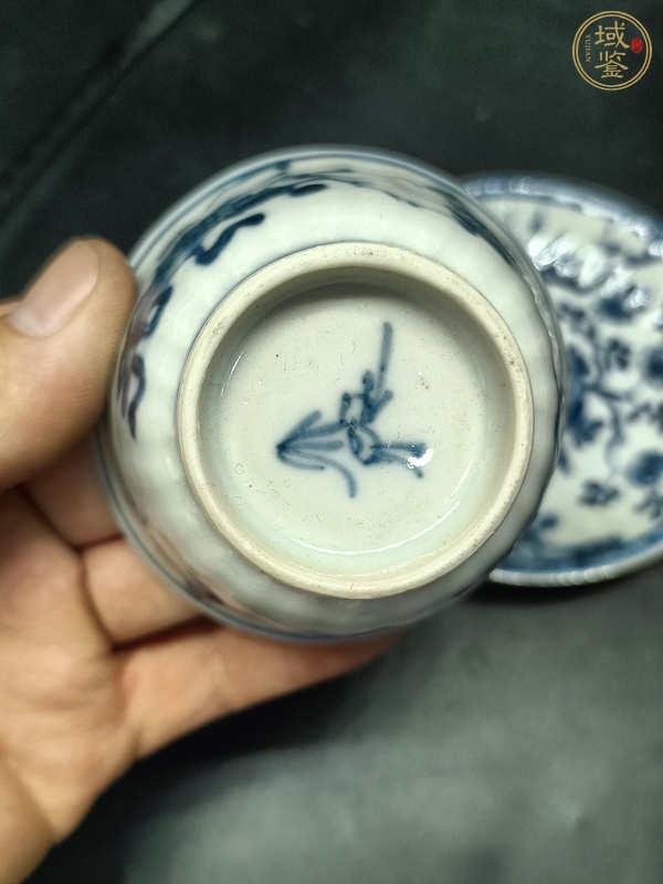 古玩陶瓷青花花卉紋杯碟真品鑒賞圖