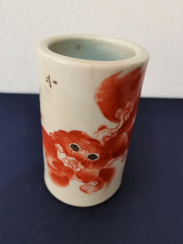 古玩陶瓷礬紅太師少保圖筆筒拍賣(mài),當(dāng)前價(jià)格800元