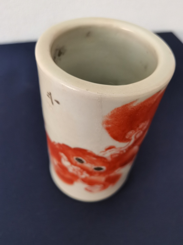 古玩陶瓷礬紅太師少保圖筆筒拍賣(mài),當(dāng)前價(jià)格800元