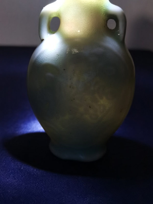 古玩陶瓷冬青釉印花小瓶拍賣,當前價格2300元