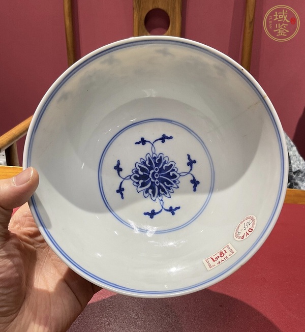 古玩陶瓷青花纏枝花卉紋宮式碗真品鑒賞圖