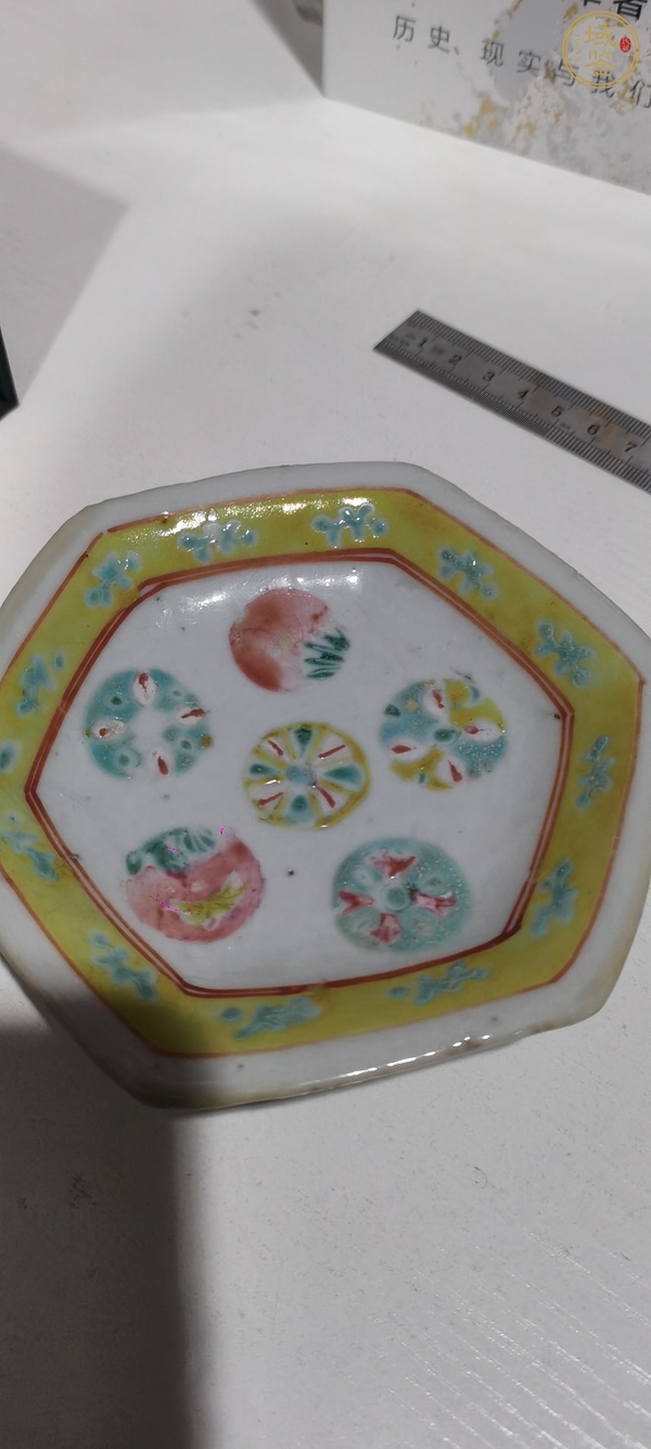 古玩陶瓷皮球花粉彩盤真品鑒賞圖